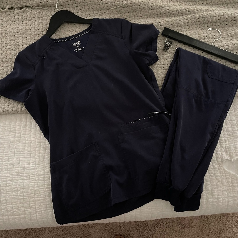 Koi scrubs